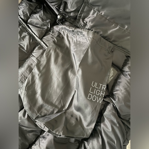 Women's UNIQLO US Ultra Light Down Jacket with Anti-Static - Picture 6 of 6